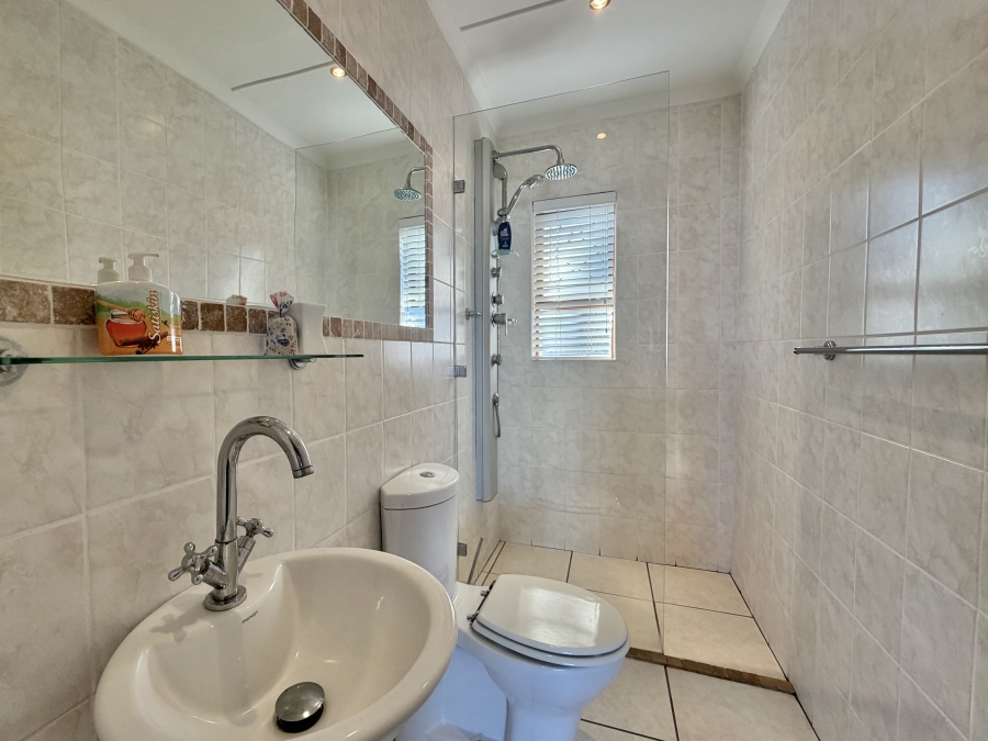 3 Bedroom Property for Sale in Wavecrest Eastern Cape